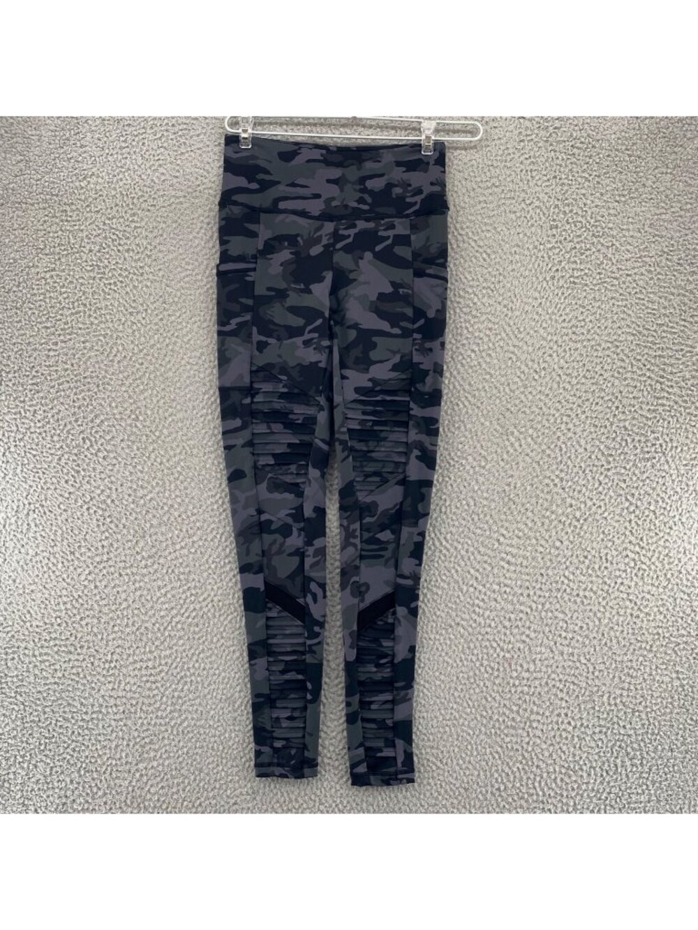 CVG Constantly Varied Gear Leggings Women Extra Small Grey Camo Stretch Pockets
